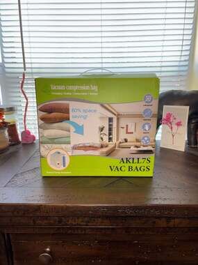 AKLL7S Vacuum Compression Storage Bag Set with Travel Pump